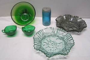 lot 718 image: 6 Colored Glass Items