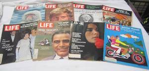 lot 760 image: 8 LIFE & LOOK Magazines from 1970