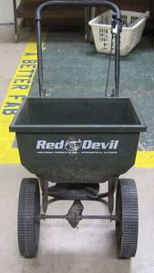 lot 781 image: Red Devil Seed Spreader