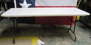 lot 788 image: 6 Plastic Folding Table