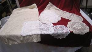 lot 753 image: Lace Tablecloth, Runners & Doilies