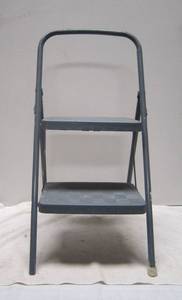 lot 740 image: Blue Cosco Step-Stool