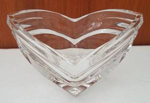 lot 54 image: GLASS DISH  BOWL