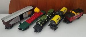 lot 65 image: LOT OF 5 TRAIN CARS