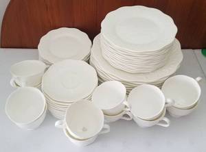 lot 71 image: MIKASA BONE CHINA COUNTRY VILLA PATTERN EM900 (60 PIECE SET)