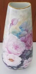 lot 73 image: VINTAGE ROYAL CREST FINE PORCELAIN VASE 6807 (GERMANY)