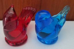 lot 77 image: LOT OF 2 GLASS BIRDS