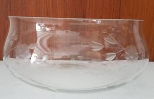 lot 85 image: ETCHED GLASS STYLE SERVING DISH  BOWL