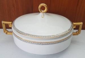 lot 86 image: VINTAGE HEINRICH & CO. BAVARIA IMPERIAL COVERED CASSEROLE DISH