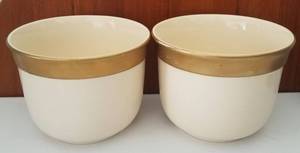 lot 91 image: LOT OF 2 NEW ENGLAND POTTERY PLANTERS (MADE IN PORTUGAL)