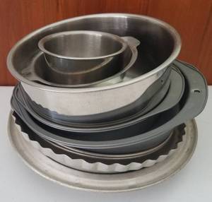 lot 132 image: LOT OF ASSORTED CAKE  BAKING PANS