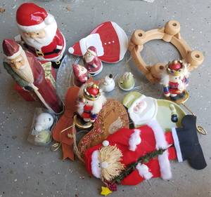 lot 169 image: LOT OF ASSORTED CHRISTMAS ITEMS