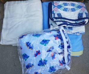 lot 210 image: LOT OF BLANKETS