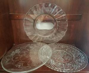 lot 222 image: LOT OF GLASS SERVING PLATES  PLATTERS
