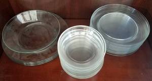 lot 223 image: LOT OF CLEAR GLASS PLATES