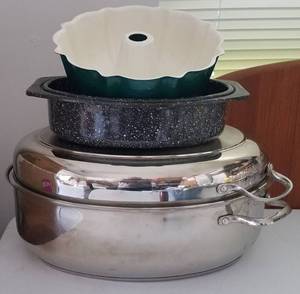 lot 124 image: LOT OF ASSORTED OVEN POTS AND CAKE PAN