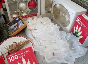lot 89 image: LOT OF ASSORTED CHRISTMAS ITEMS