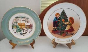 lot 97 image: LOT OF 2 AVON CHRISTMAS PLATES