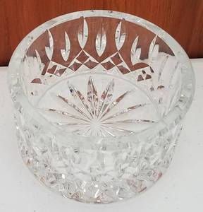 lot 106 image: ROUND CUT CRYSTAL BOWL