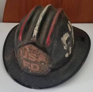lot 107 image: VINTAGE FIREFIGHTER HELMET  HAT (USA FD 52)