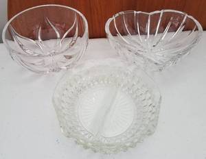 lot 134 image: LOT OF ASSORTED GLASS BOWLS  SMALL DISHES