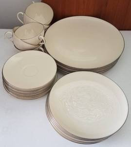 lot 175 image: LENOX OLYMPIA PLATINUM DISHES