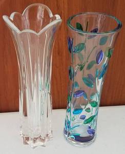 lot 178 image: LOT OF 2 GLASS BUD VASES