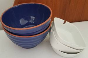 lot 195 image: BOWLS AND ASHTRAYS