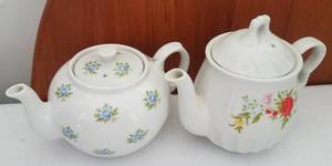 lot 196 image: LOT OF 2 TEAPOTS