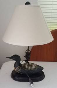 lot 203 image: DUCK TABLE TOP LAMP WITH SHADE
