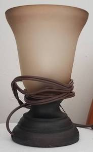 lot 205 image: TABLE TOP LAMP WITH SHADE