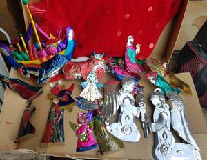lot 207 image: VINTAGE TIN NATIVITY SET AND NOAHS ARK (MEXICO)