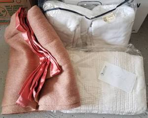 lot 67 image: LOT OF ASSORTED BLANKETS