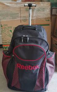 lot 57 image: LARGE REEBOK SPORTS EQUIPMENT BAG