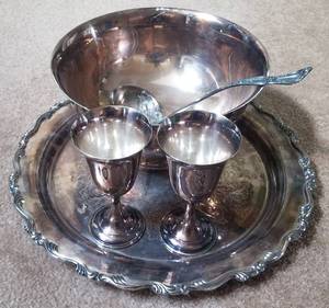 lot 127 image: LOT OF ASSORTED SILVER PLATE SERVING WARE AND MORE