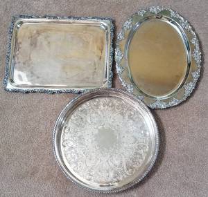 lot 128 image: LOT OF ASSORTED SILVER PLATE SERVING WARE