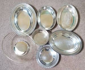 lot 136 image: LOT OF ASSORTED SILVER PLATE SERVING WARE AND MORE
