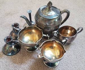 lot 149 image: LOT OF ASSORTED SILVER PLATE PIECES