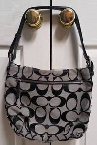 lot 39 image: AUTHENTIC COACH PURSE