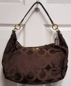lot 69 image: AUTHENTIC COACH PURSE  HANDBAG