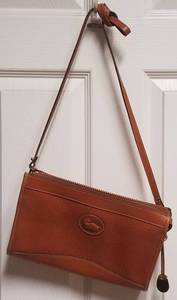 lot 96 image: AUTHENTIC DOONEY AND BOURKE PURSE  HANDBAG