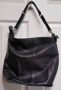 lot 102 image: ANNE KLEIN PURSE  HANDBAG