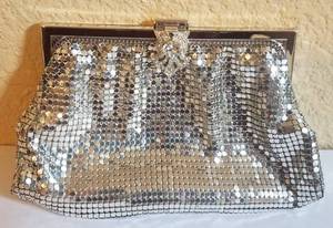 lot 131 image: EVENING PURSE  HANDBAG