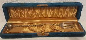 lot 24 image: VINTAGE STERLING SILVER SERVING FORK