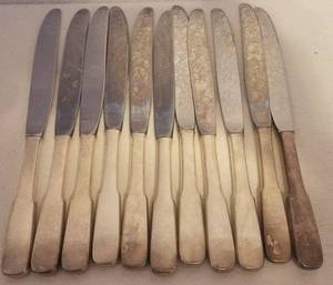 lot 18 image: LOT OF ASSORTED SILVER PLATE KNIVES