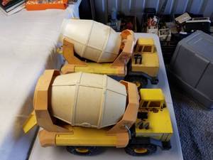 lot 13 image: Vintage Toys- Tonka