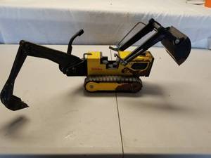 lot 17 image: Vintage Toys- Tonka