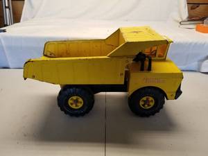 lot 21 image: Vintage Toys- Tonka