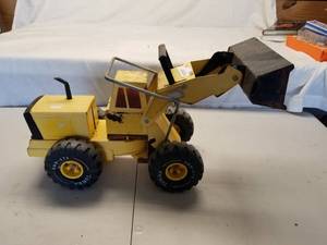 lot 24 image: Vintage Toys- Tonka