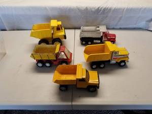 lot 52 image: Vintage Toys- Ertl and Nylint, Buddy L